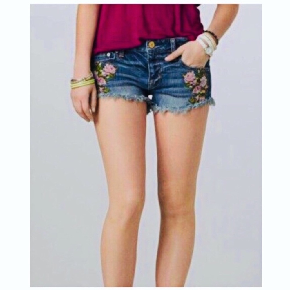 ✨AEO Temperatures Rising Floral Festival Shorts✨